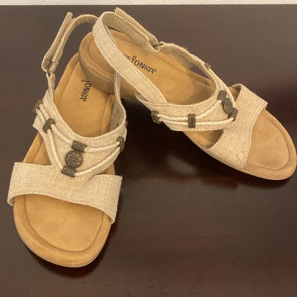 Minnetonka Women's Silvie Slingback Sandals |Size 8W - Picture 9 of 12